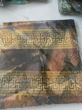 Coupon Tessuto 3 Metri Marrone Scuro con Bordo Greca Oro - foto del tessuto