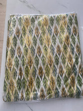 Coupon Tessuto 3 Metri Verde Bianco con Motivo Ikat Oro - tessuto da 3 metri