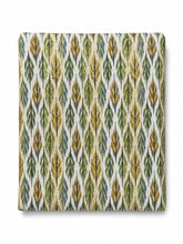 Coupon Tessuto 3 Metri Verde Bianco con Motivo Ikat Oro - coupon da 3 metri su sfondo bianco