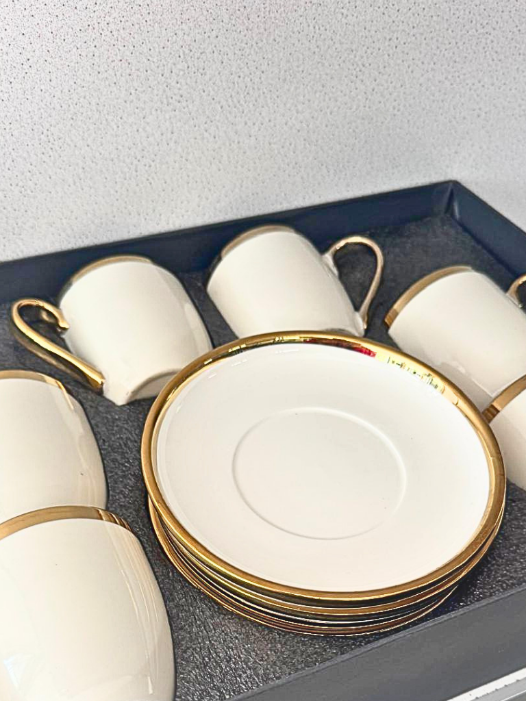 Set di Tazze Tazzine in Porcellana Bianca e Oro - 12 Pezzi con Piattini