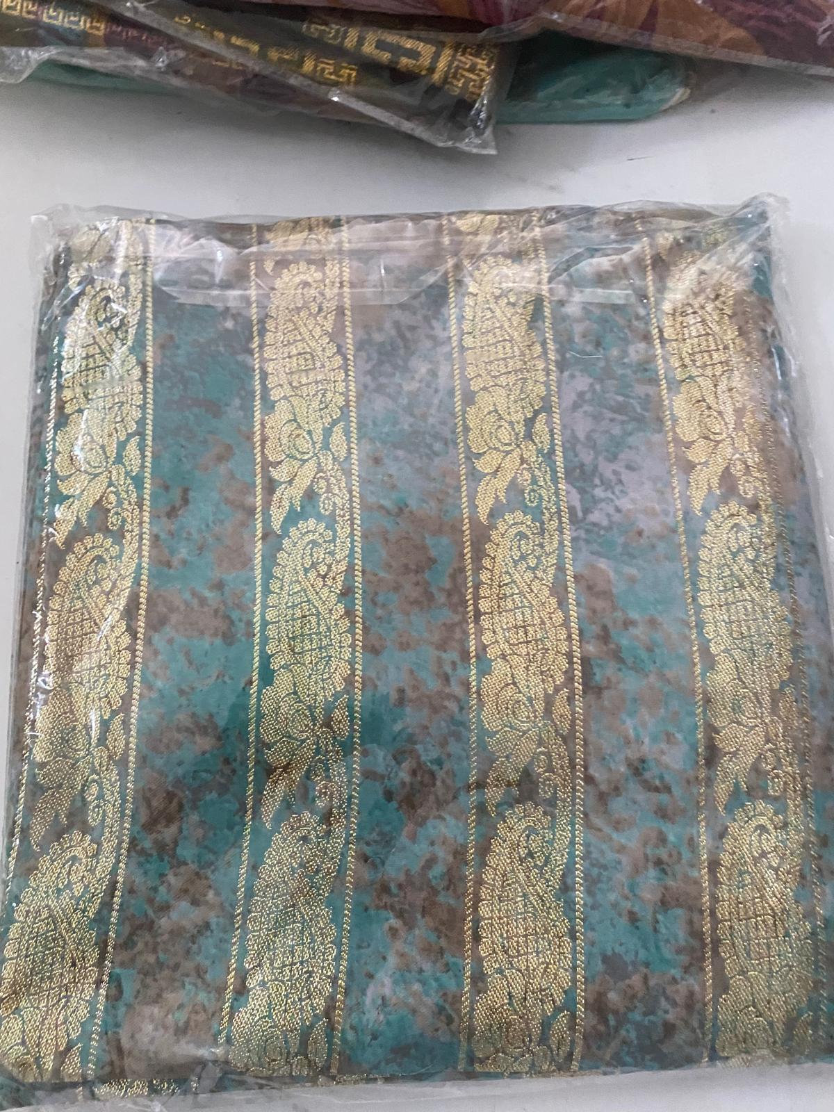 Coupon tessuto 3 metri grigio turchese con fasce damascate oro