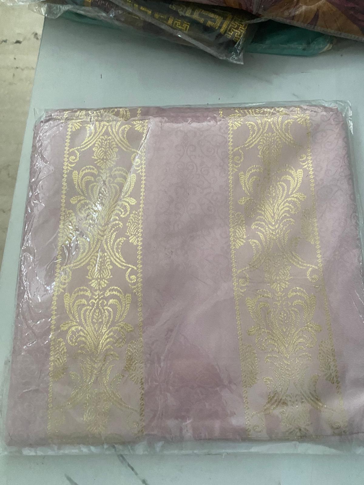 Coupon Tessuto 3 Metri Lilla con Fasce Damascate Oro - foto del tessuto