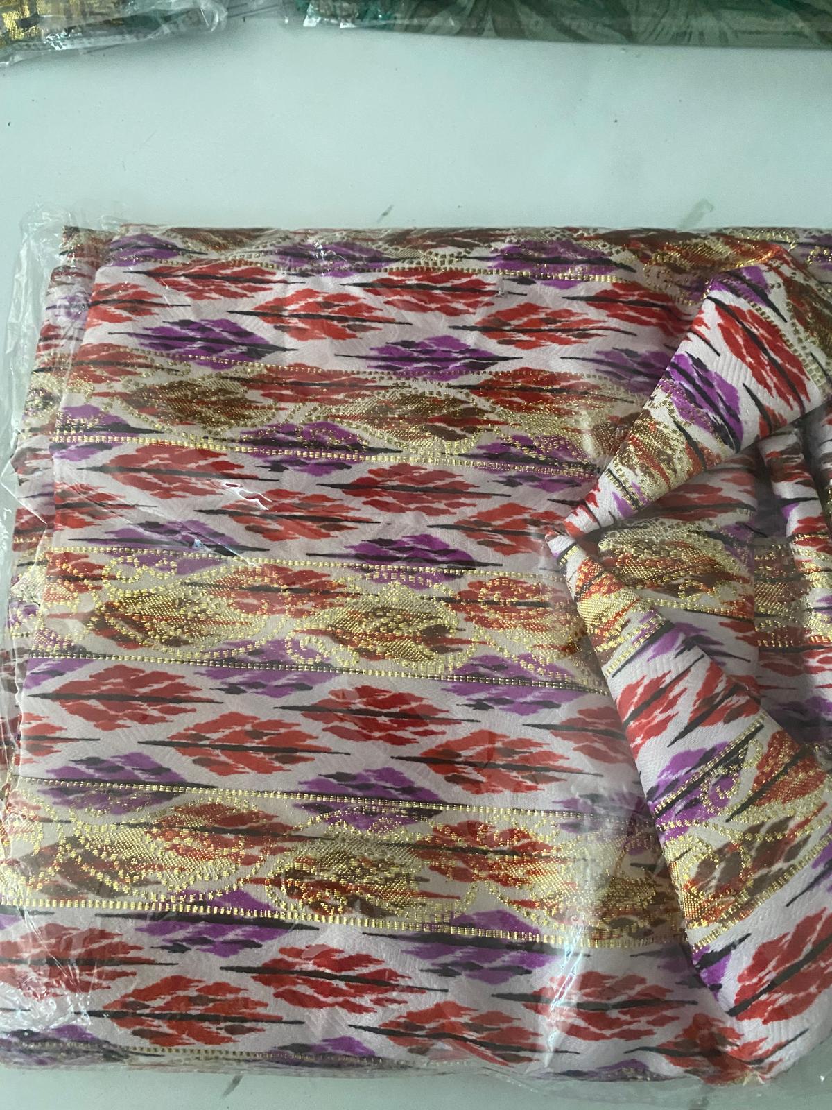 Coupon Tessuto 3 Metri Rosa e Viola con Motivo Ikat Oro - tessuto da 3 metri