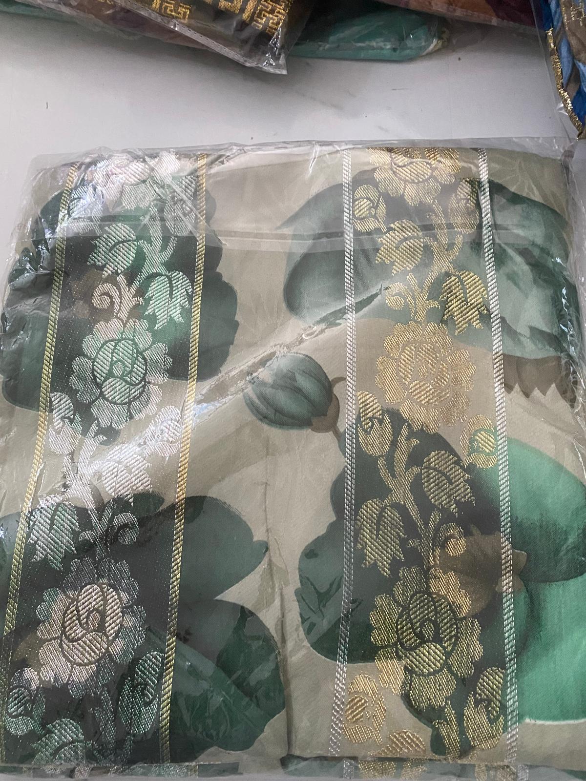 Coupon di tessuto 3 metri verde petrolio con fasce floreali oro