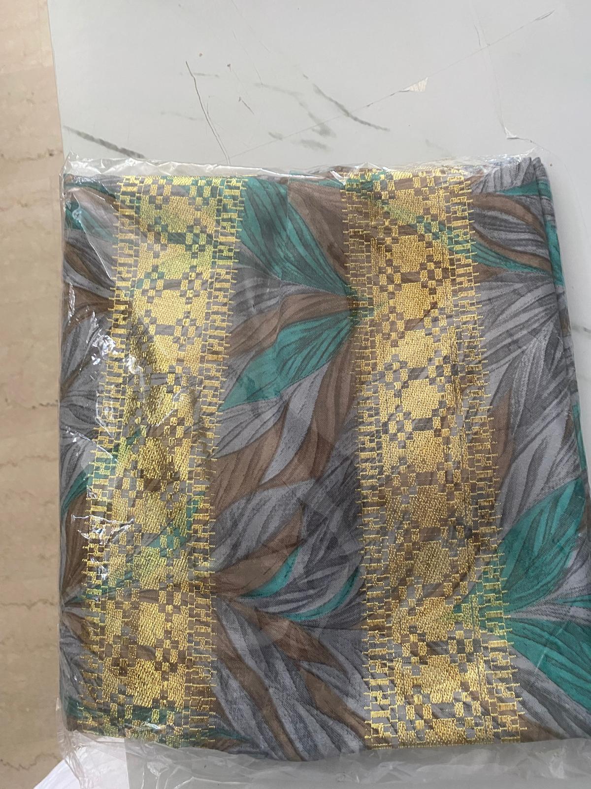 Coupon Tessuto 3 Metri Verde Petrolio e Grigio con Fasce Geometriche Oro - dettaglio della fantasia