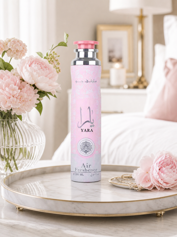 Yara Lattafa air freshener 300 ml in camera elegante con fiori rosa