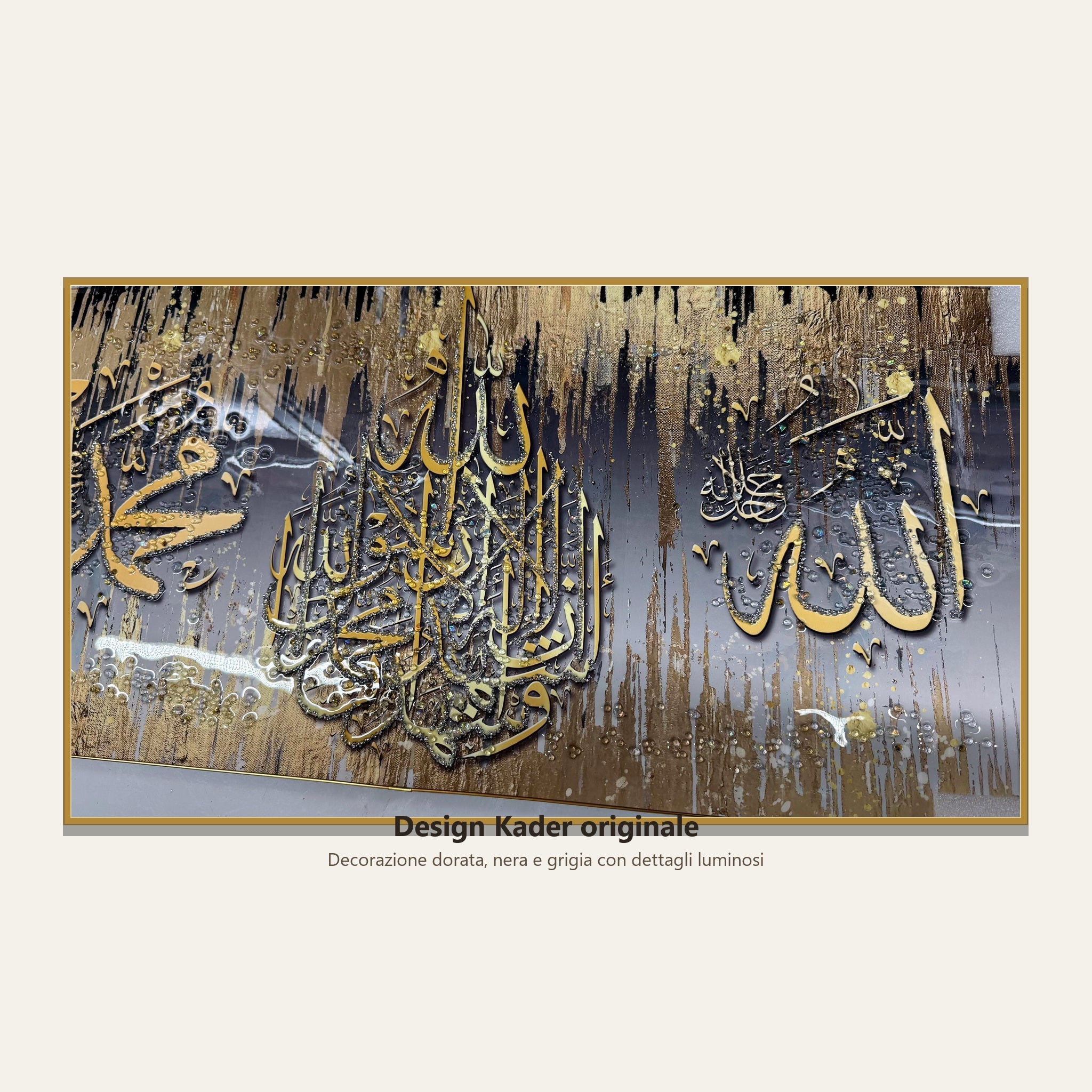 Vista reale del design Kader originale con calligrafia araba decorativa